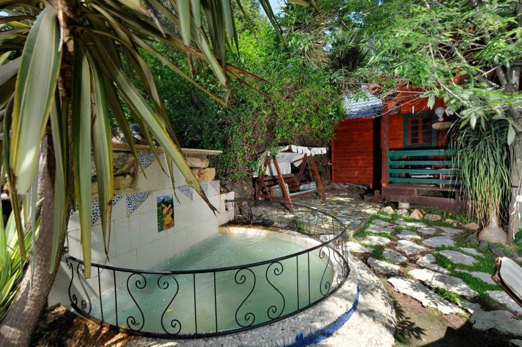 Family Cabin Menaẖemya Dış mekan fotoğraf